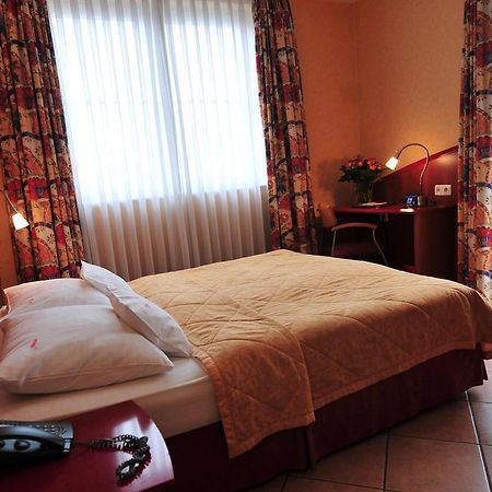 Hotel Mado Köln Zimmer foto