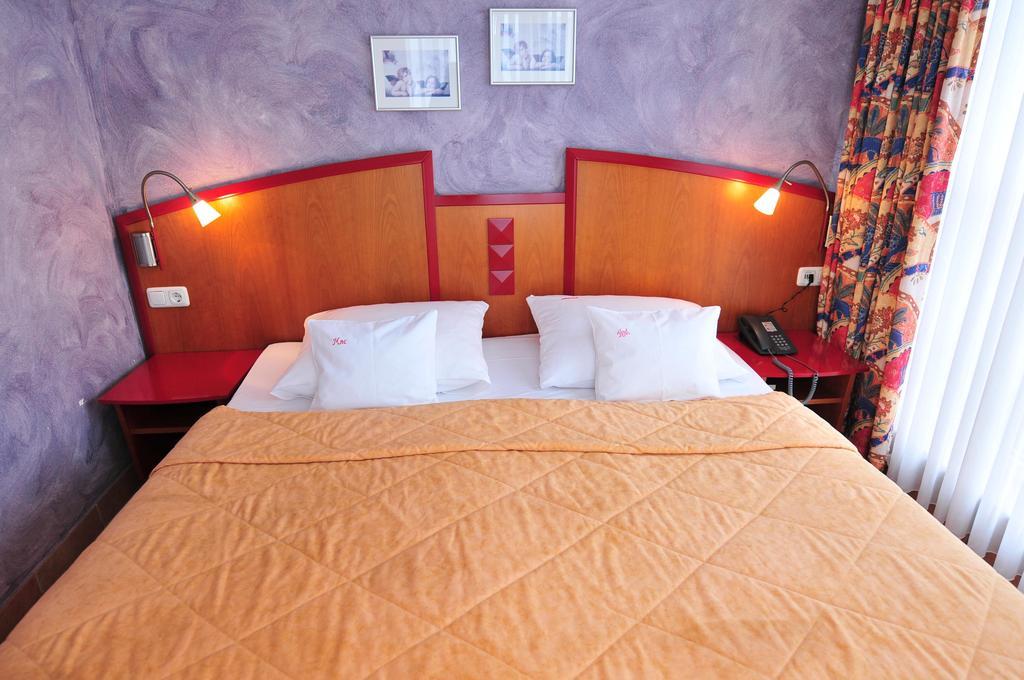 Hotel Mado Köln Zimmer foto