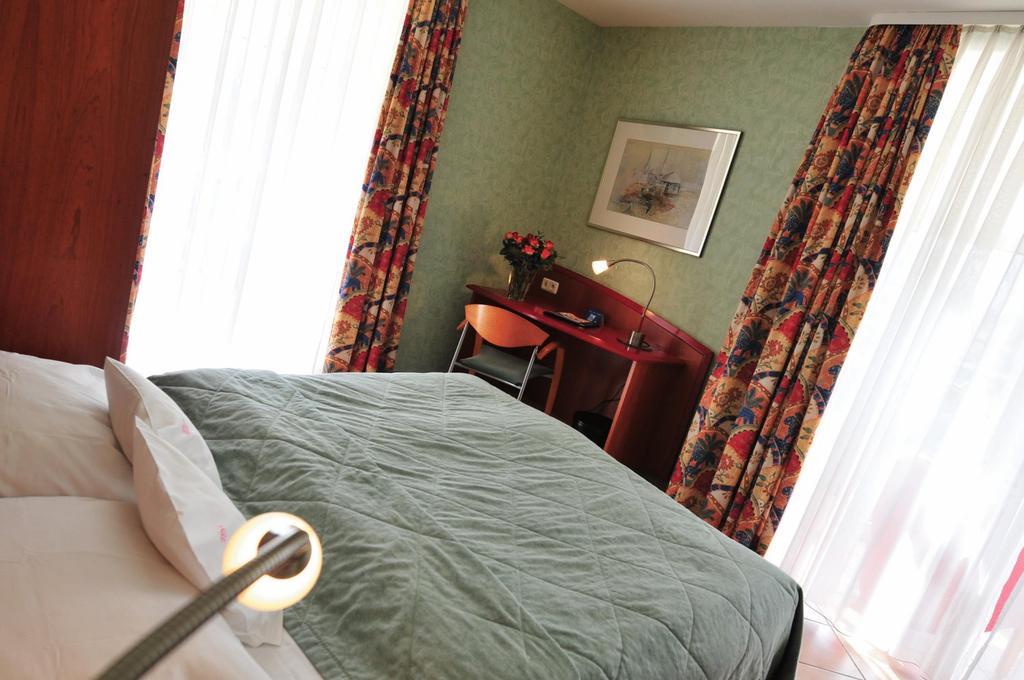 Hotel Mado Köln Zimmer foto